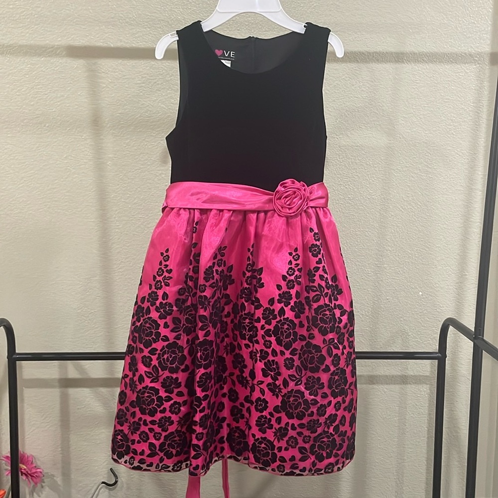 Love’s Special Occasion Fuchsia Pink and Black Flowers Sparkly Dress